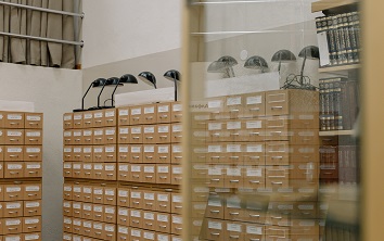 &iquest;A qu&eacute; problemas se debe prestar atenci&oacute;n en el mantenimiento de los archivadores de vidrio?